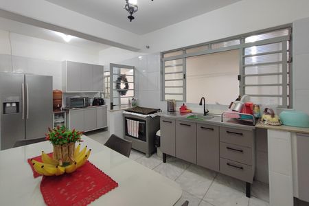 Casa à venda com 96m², 4 quartos e 3 vagas Casa à venda com 96m², 4 quartos e 3 vagasCozinha