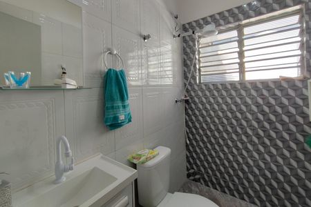 Casa à venda com 96m², 4 quartos e 3 vagas Casa à venda com 96m², 4 quartos e 3 vagasEdícula - Banheiro