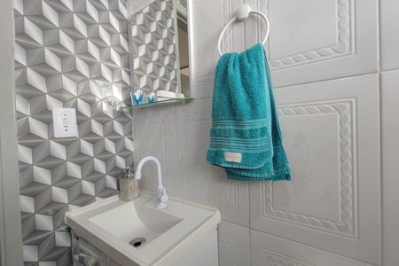 Casa à venda com 96m², 4 quartos e 3 vagas Casa à venda com 96m², 4 quartos e 3 vagasEdícula - Banheiro