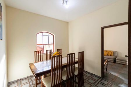 Casa à venda com 210m², 3 quartos e 2 vagasSala 2