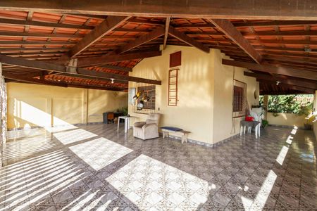 Casa à venda com 210m², 3 quartos e 2 vagasTerraço