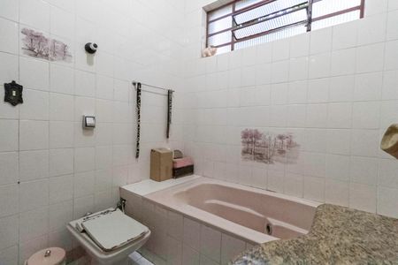 Casa à venda com 210m², 3 quartos e 2 vagasBanheiro da suíte