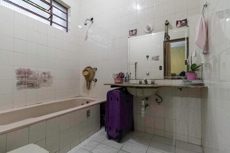 Casa à venda com 210m², 3 quartos e 2 vagasBanheiro da suíte