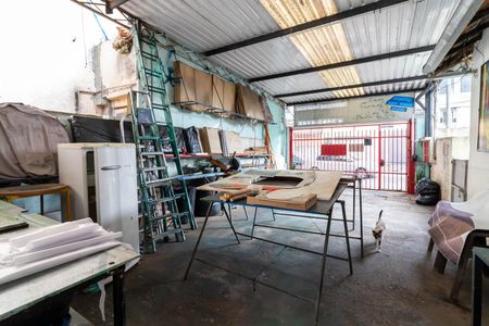 Casa à venda com 248m², 2 quartos e 3 vagas Casa à venda com 248m², 2 quartos e 3 vagasGaragem
