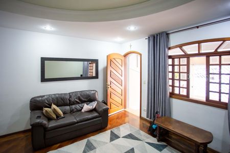 Casa à venda com 177m², 2 quartos e 2 vagasSala de TV