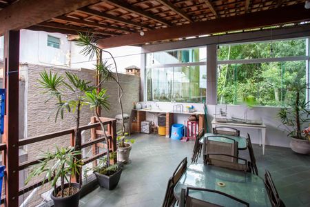 Casa à venda com 177m², 2 quartos e 2 vagasVaranda gourmet