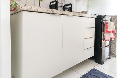 Apartamento à venda com 56m², 2 quartos e 1 vaga Apartamento à venda com 56m², 2 quartos e 1 vagaCozinha - Armários