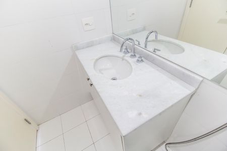Apartamento à venda com 50m², 1 quarto e 1 vaga Apartamento à venda com 50m², 1 quarto e 1 vagaDetalhe do Banheiro da Suite
