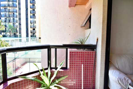 Apartamento à venda com 104m², 3 quartos e 2 vagas Apartamento à venda com 104m², 3 quartos e 2 vagasSacada