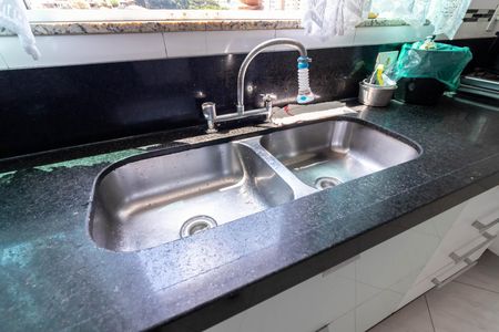 Casa à venda com 177m², 3 quartos e 6 vagas Casa à venda com 177m², 3 quartos e 6 vagasCozinha