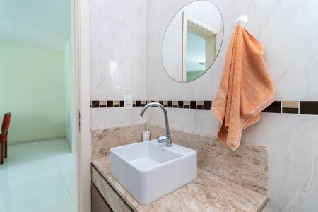 Casa à venda com 177m², 3 quartos e 6 vagas Casa à venda com 177m², 3 quartos e 6 vagasLavabo