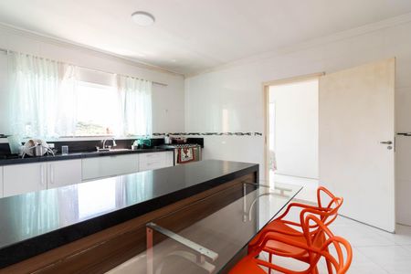 Casa à venda com 177m², 3 quartos e 6 vagas Casa à venda com 177m², 3 quartos e 6 vagasCozinha