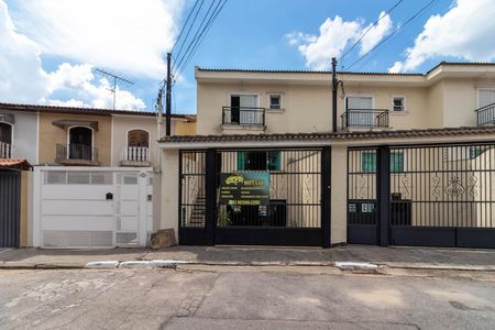 Casa à venda com 177m², 3 quartos e 6 vagas Casa à venda com 177m², 3 quartos e 6 vagasFachada