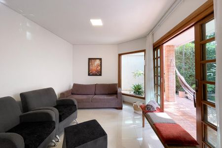 Casa à venda com 415m², 3 quartos e 8 vagas Casa à venda com 415m², 3 quartos e 8 vagasSala de Estar