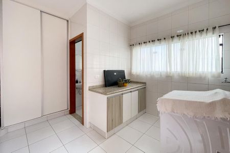 Casa à venda com 415m², 3 quartos e 8 vagas Casa à venda com 415m², 3 quartos e 8 vagasÁrea de Serviço