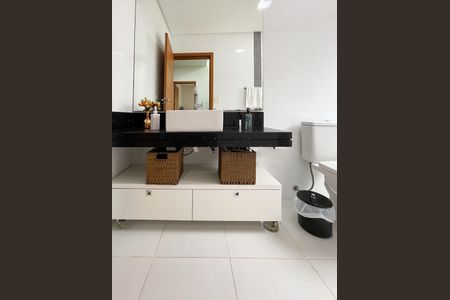 Casa à venda com 415m², 3 quartos e 8 vagas Casa à venda com 415m², 3 quartos e 8 vagasBanheiro Social