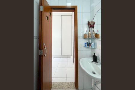 Casa à venda com 415m², 3 quartos e 8 vagas Casa à venda com 415m², 3 quartos e 8 vagasLavabo 2