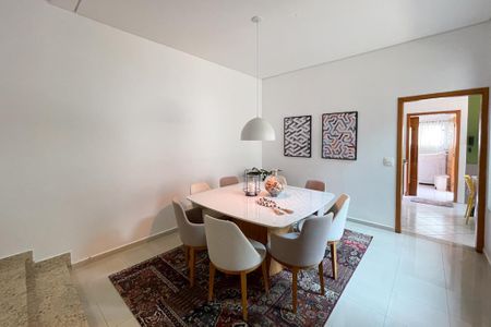Casa à venda com 415m², 3 quartos e 8 vagas Casa à venda com 415m², 3 quartos e 8 vagasSala de Jantar