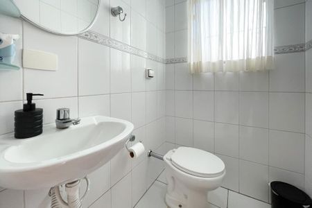 Casa à venda com 415m², 3 quartos e 8 vagas Casa à venda com 415m², 3 quartos e 8 vagasLavabo 2