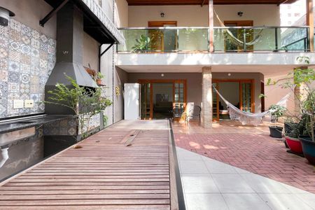Casa à venda com 415m², 3 quartos e 8 vagas Casa à venda com 415m², 3 quartos e 8 vagasEspaço Gourmet