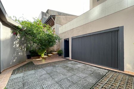 Casa à venda com 415m², 3 quartos e 8 vagas Casa à venda com 415m², 3 quartos e 8 vagasGaragem