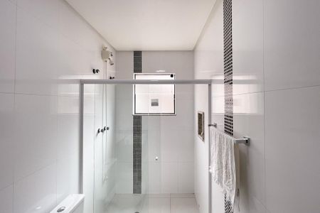 Casa à venda com 415m², 3 quartos e 8 vagas Casa à venda com 415m², 3 quartos e 8 vagasBanheiro Social