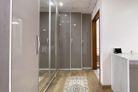 Casa à venda com 415m², 3 quartos e 8 vagas Casa à venda com 415m², 3 quartos e 8 vagasSuíte 2
