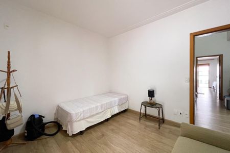 Casa à venda com 415m², 3 quartos e 8 vagas Casa à venda com 415m², 3 quartos e 8 vagasQuarto