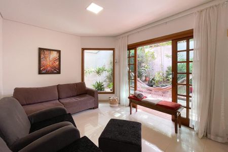 Casa à venda com 415m², 3 quartos e 8 vagas Casa à venda com 415m², 3 quartos e 8 vagasSala de Estar