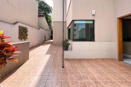 Casa à venda com 415m², 3 quartos e 8 vagas Casa à venda com 415m², 3 quartos e 8 vagasÁrea externa