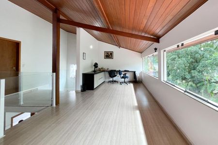 Casa à venda com 415m², 3 quartos e 8 vagas Casa à venda com 415m², 3 quartos e 8 vagasEscritório
