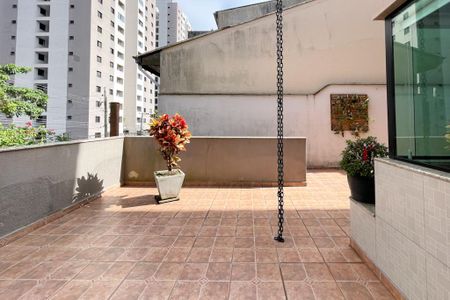 Casa à venda com 415m², 3 quartos e 8 vagas Casa à venda com 415m², 3 quartos e 8 vagasÁrea externa