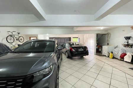 Casa à venda com 415m², 3 quartos e 8 vagas Casa à venda com 415m², 3 quartos e 8 vagasGaragem
