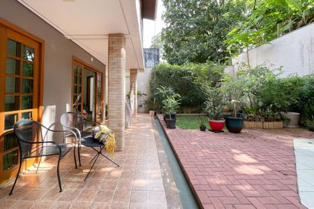 Casa à venda com 415m², 3 quartos e 8 vagas Casa à venda com 415m², 3 quartos e 8 vagasEspaço Gourmet