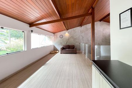 Casa à venda com 415m², 3 quartos e 8 vagas Casa à venda com 415m², 3 quartos e 8 vagasEscritório