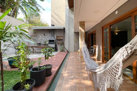 Casa à venda com 415m², 3 quartos e 8 vagas Casa à venda com 415m², 3 quartos e 8 vagasEspaço Gourmet