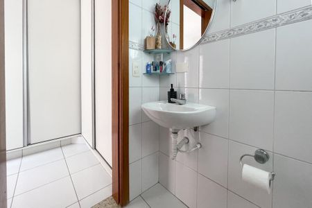 Casa à venda com 415m², 3 quartos e 8 vagas Casa à venda com 415m², 3 quartos e 8 vagasLavabo 2