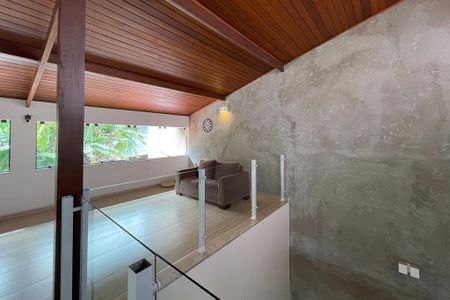 Casa à venda com 415m², 3 quartos e 8 vagas Casa à venda com 415m², 3 quartos e 8 vagasEscritório