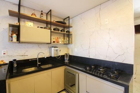Apartamento à venda com 130m², 3 quartos e 2 vagas Apartamento à venda com 130m², 3 quartos e 2 vagasCozinha