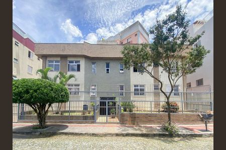 Apartamento à venda com 130m², 3 quartos e 2 vagas Apartamento à venda com 130m², 3 quartos e 2 vagasFachada