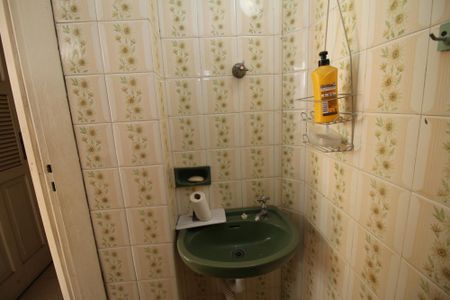 Casa à venda com 270m², 5 quartos e 6 vagasBanheiro de serviço