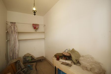 Casa à venda com 270m², 5 quartos e 6 vagasQuarto de Serviço