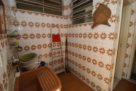 Casa à venda com 270m², 5 quartos e 6 vagasÁrea de Serviço