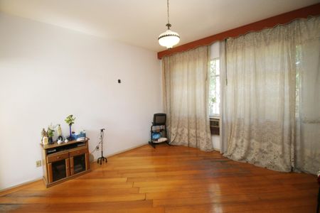 Casa à venda com 270m², 5 quartos e 6 vagasQuarto 1 Suíte