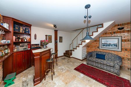 Casa à venda com 436m², 4 quartos e 4 vagasAdega