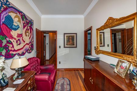 Casa à venda com 436m², 4 quartos e 4 vagasSuíte