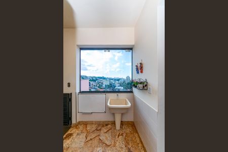 Casa à venda com 436m², 4 quartos e 4 vagasDespensa