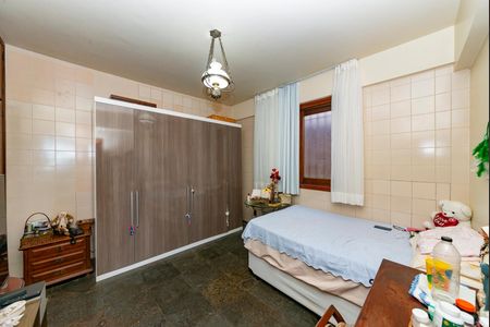 Casa à venda com 436m², 4 quartos e 4 vagasQuarto de Serviço