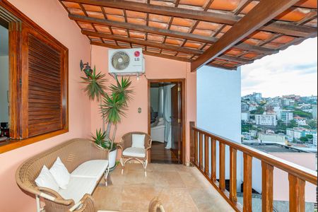 Casa à venda com 436m², 4 quartos e 4 vagasVaranda da Suíte