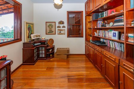 Casa à venda com 436m², 4 quartos e 4 vagasQuarto 2